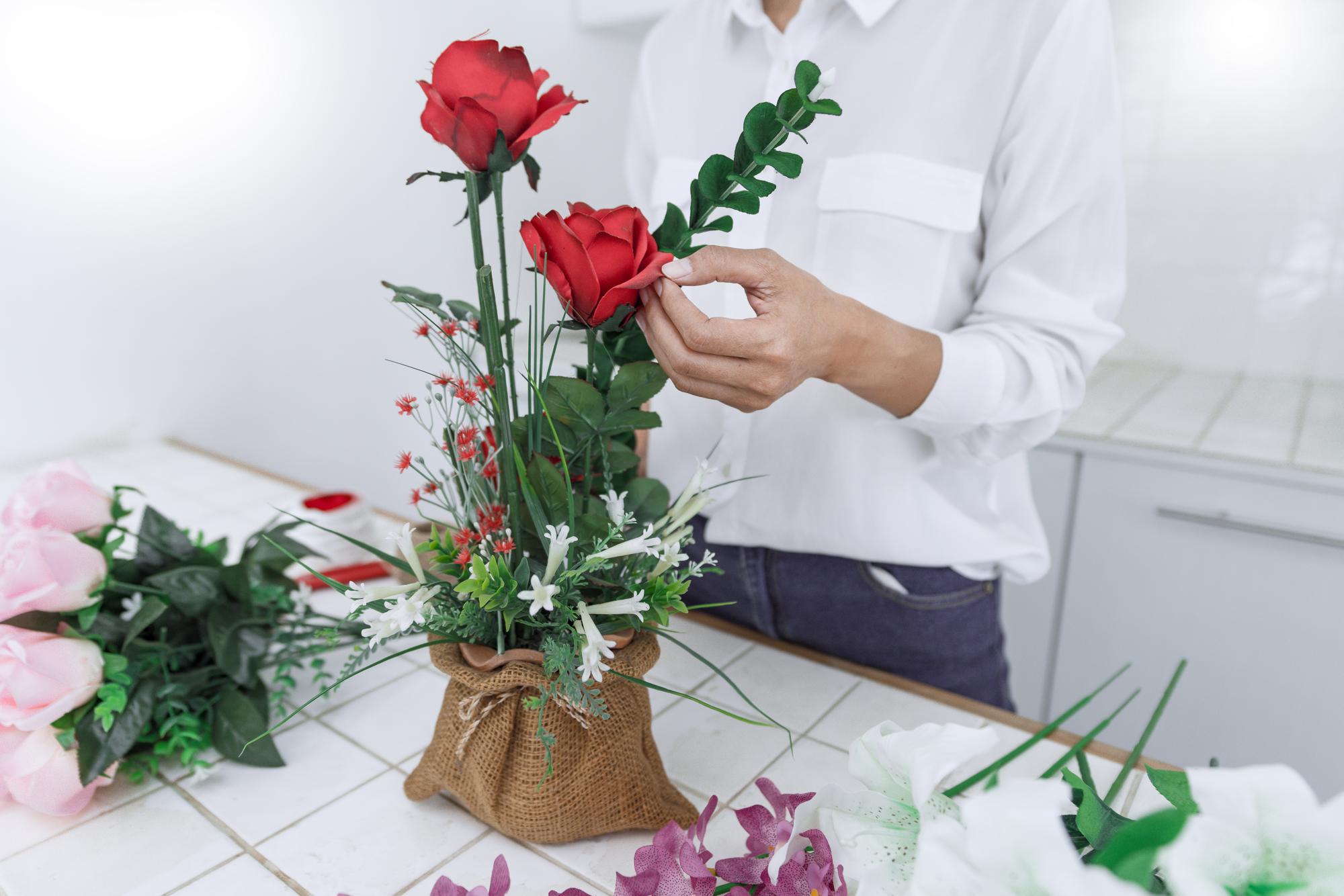section-mediane-femme-fleurs_1048944-21270585